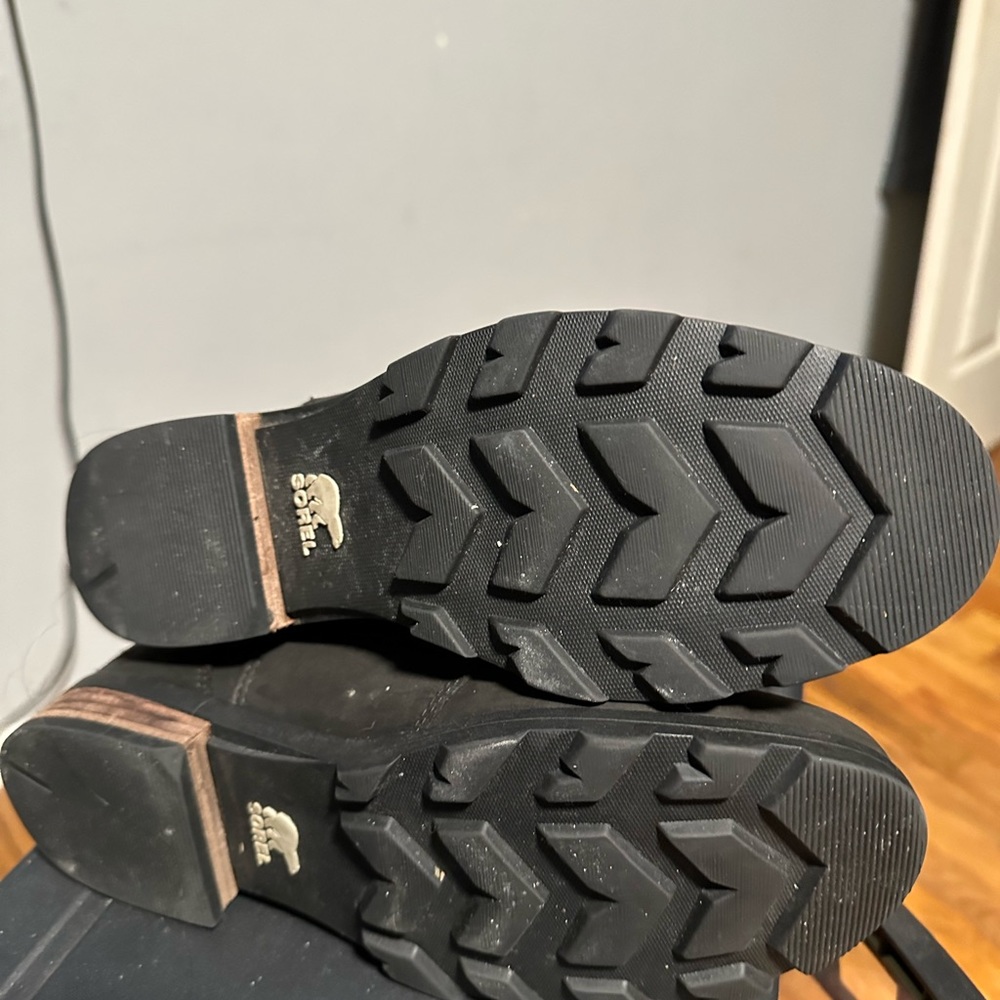 Sorel pull on boots.